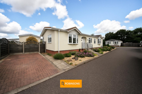 Collinswood Residential Park, Caddington 3 bed park home for sale