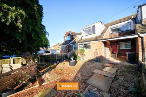Churchill Road, Dunstable 3 bed terraced house for sale