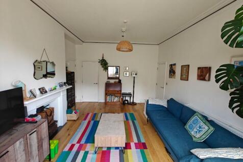 3 bedroom flat for sale