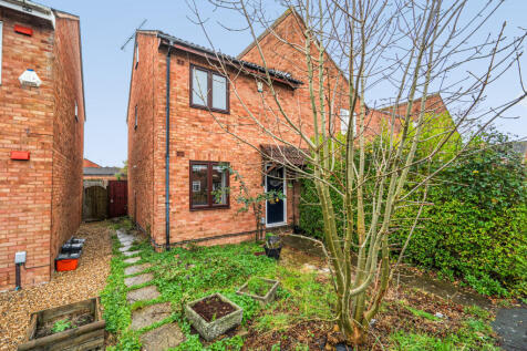 4 bedroom end of terrace house for sale