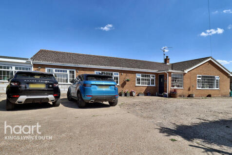 High Road, Tilney Cum Islington 3 bed detached bungalow for sale
