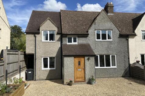 3 bedroom semi-detached house for sale