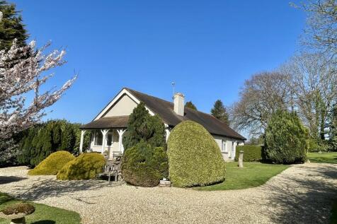 4 bedroom detached bungalow for sale