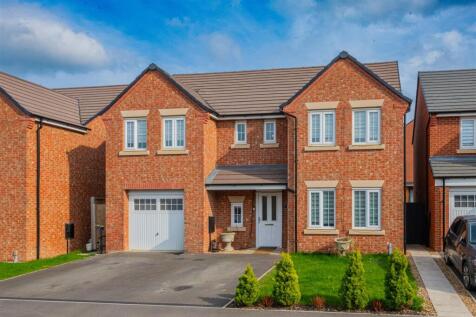 5 bedroom detached house for sale
