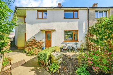 5 bedroom end of terrace house for sale