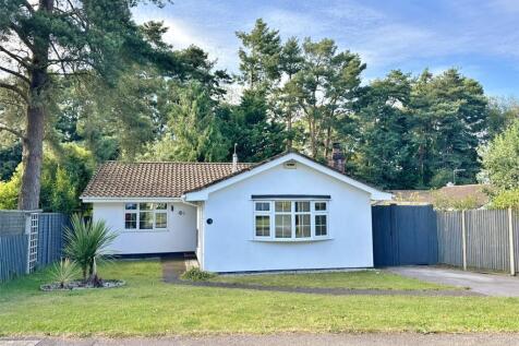 Birchwood Drive, Alderholt... 3 bed bungalow for sale