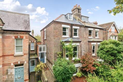 4 bedroom terraced house for sale