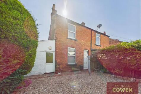 Park Road, Scarborough YO12 2 bed end of terrace house for sale