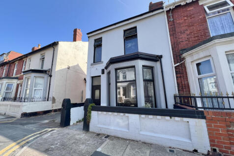 4 bedroom end of terrace house for sale
