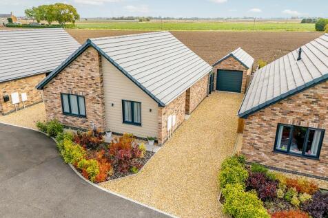 Burgess Court, Donington 2 bed detached bungalow for sale