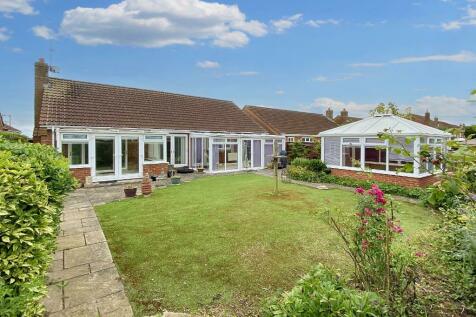 4 bedroom detached bungalow for sale