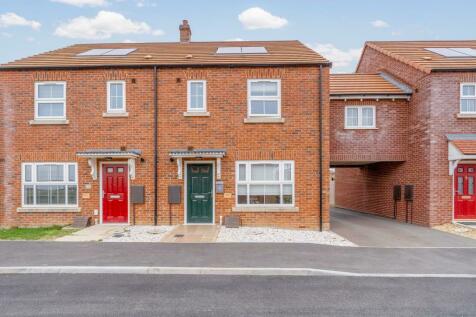 3 bedroom terraced house for sale