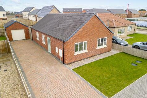 Cedar Close, Quadring 3 bed detached bungalow for sale