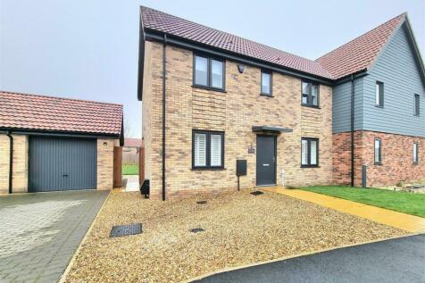 Dean Close, Weston, Spalding 3 bed semi