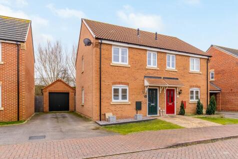 Lyttleport Close, Pinchbeck, Spalding 3 bed semi