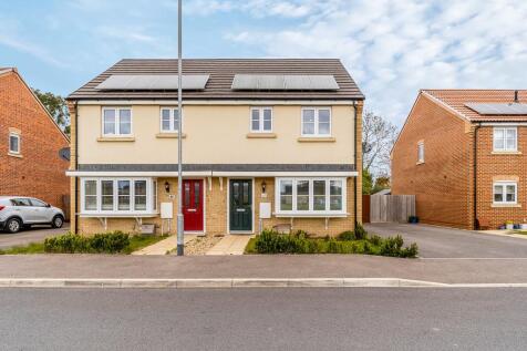 Atherton Gardens, Pinchbeck, Spalding 3 bed semi