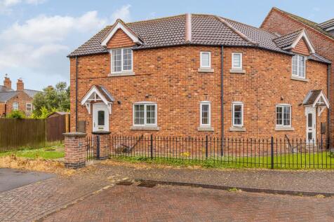 Woodrow Place, Spalding 2 bed end of terrace house for sale