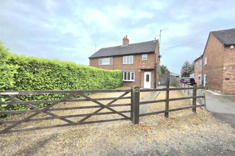 Oldham Drive, Pinchbeck, Spalding 3 bed semi