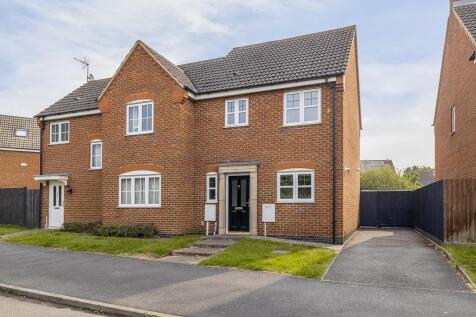 3 bedroom semi-detached house for sale