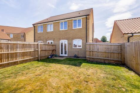 2 bedroom semi-detached house for sale