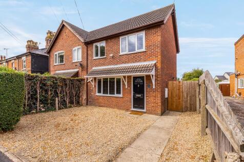 2 bedroom semi-detached house for sale