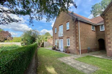 Brayfields, Pinchbeck 2 bed maisonette for sale