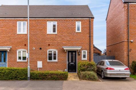2 bedroom semi-detached house for sale