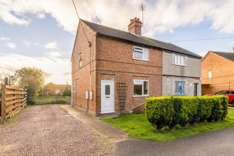 2 bedroom semi-detached house for sale