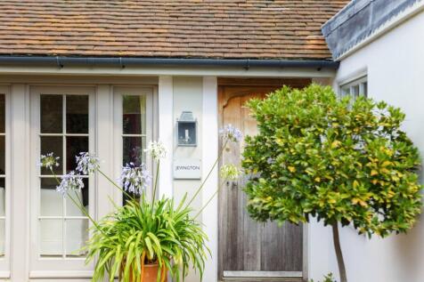 East Street, Petworth, West Sussex, GU28 1 bed mews for sale