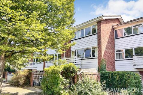Buckingham Avenue, West Molesey KT8 4 bed terraced house for sale