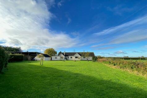 4 bedroom detached bungalow for sale