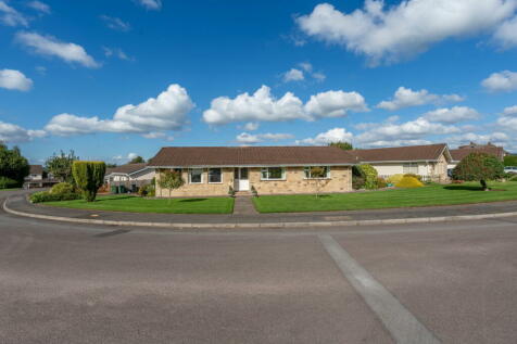 3 bedroom detached bungalow for sale