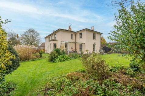 5 bedroom detached house for sale