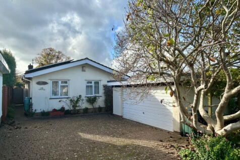 4 bedroom detached bungalow for sale