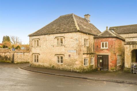 4 bedroom end of terrace house for sale