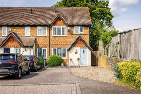Lincolns Mead, Lingfield, RH7 3 bed end of terrace house for sale