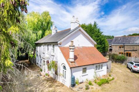 Godstone Road, Lingfield, RH7 4 bed detached house for sale