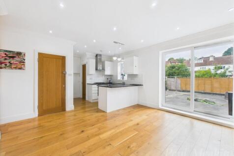 Brighton Road, South Croydon 2 bed apartment for sale