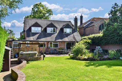 6 bedroom detached house for sale