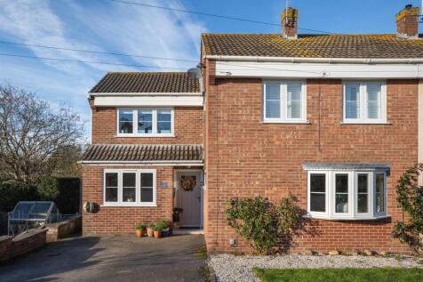 4 bedroom semi-detached house for sale