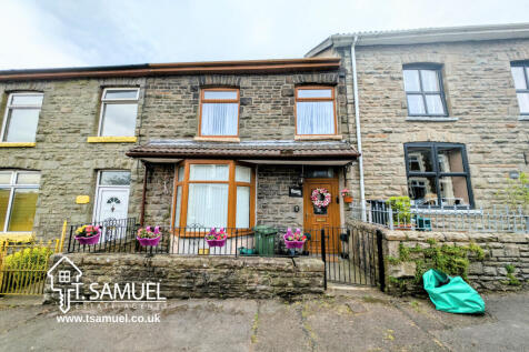 NEW STREET, ABERCYNON 4 bed terraced house for sale