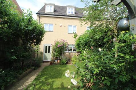 East Close, Bury St. Edmunds IP33 4 bed townhouse for sale