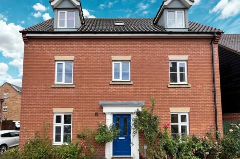Sycamore Drive, Bury St. Edmunds IP32 5 bed detached house for sale