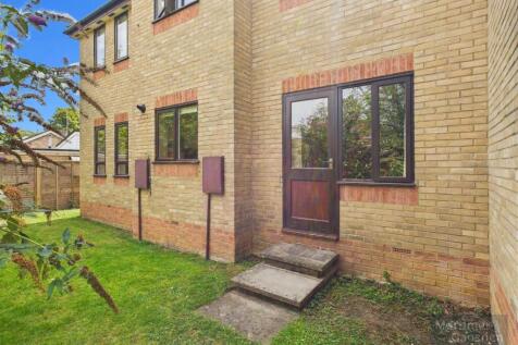 Yew Tree Court, Bury St. Edmunds IP33 2 bed apartment for sale