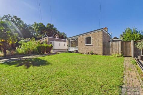 Rembrandt Gardens, Bury St. Edmunds IP33 3 bed detached bungalow for sale