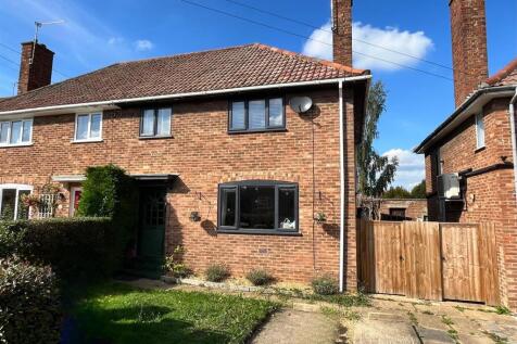 Gloucester Road, Bury St. Edmunds IP32 3 bed semi