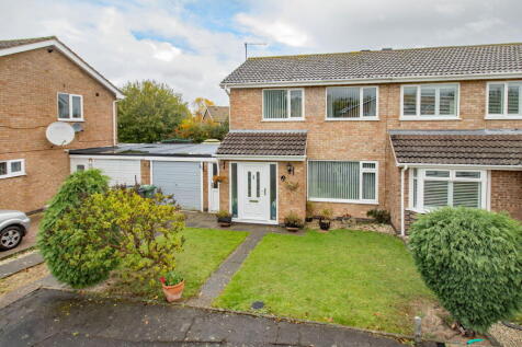 3 bedroom semi-detached house for sale