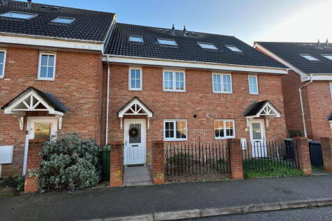 Rochester Road, Corby NN18 3 bed townhouse for sale