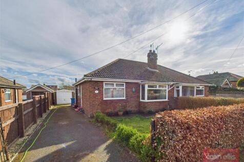 2 bedroom semi-detached bungalow for sale