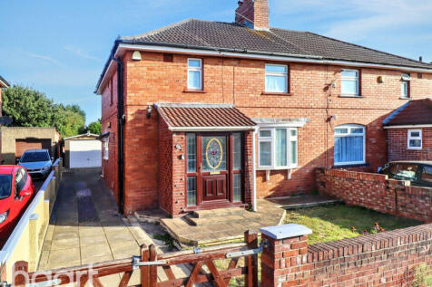 3 bedroom semi-detached house for sale